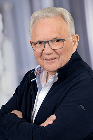 Klaus Reckmeyer – Geschäftsführer und TGA-Planer mit langjähriger Erfahrung Porträt von Klaus Reckmeyer, Gründer und Geschäftsführer des Ingenieurbüros für TGA